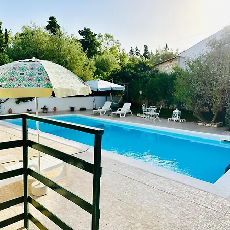 Apartment Junior With Pool Close To